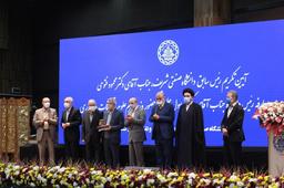 رسمی و اتوکشیده، در سالن جدید