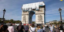 پارچه‌پیچی «طاق پیروزی» پاریس