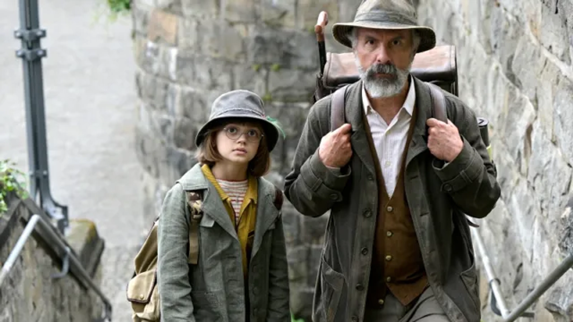 اسم فیلم بعضی جاها کتاب فروش دوره گرد نوشته شده