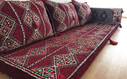 پشتی سنتی در خانه‌های ایرانی