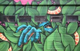 صبح تا شب یه مشت آدم میان در خونم