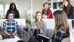 ۱۰ دلیل که ثابت می کند کمک گرفتن از مشاور دیجیتال مارکتینگ بیزینس شما را تغییر می دهد