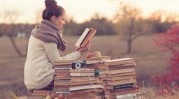 چرا هر انسانی نیاز به خواندن کتاب شعر دارد -1