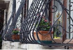 ایده های ناب برای تزئین نرده های فلزی