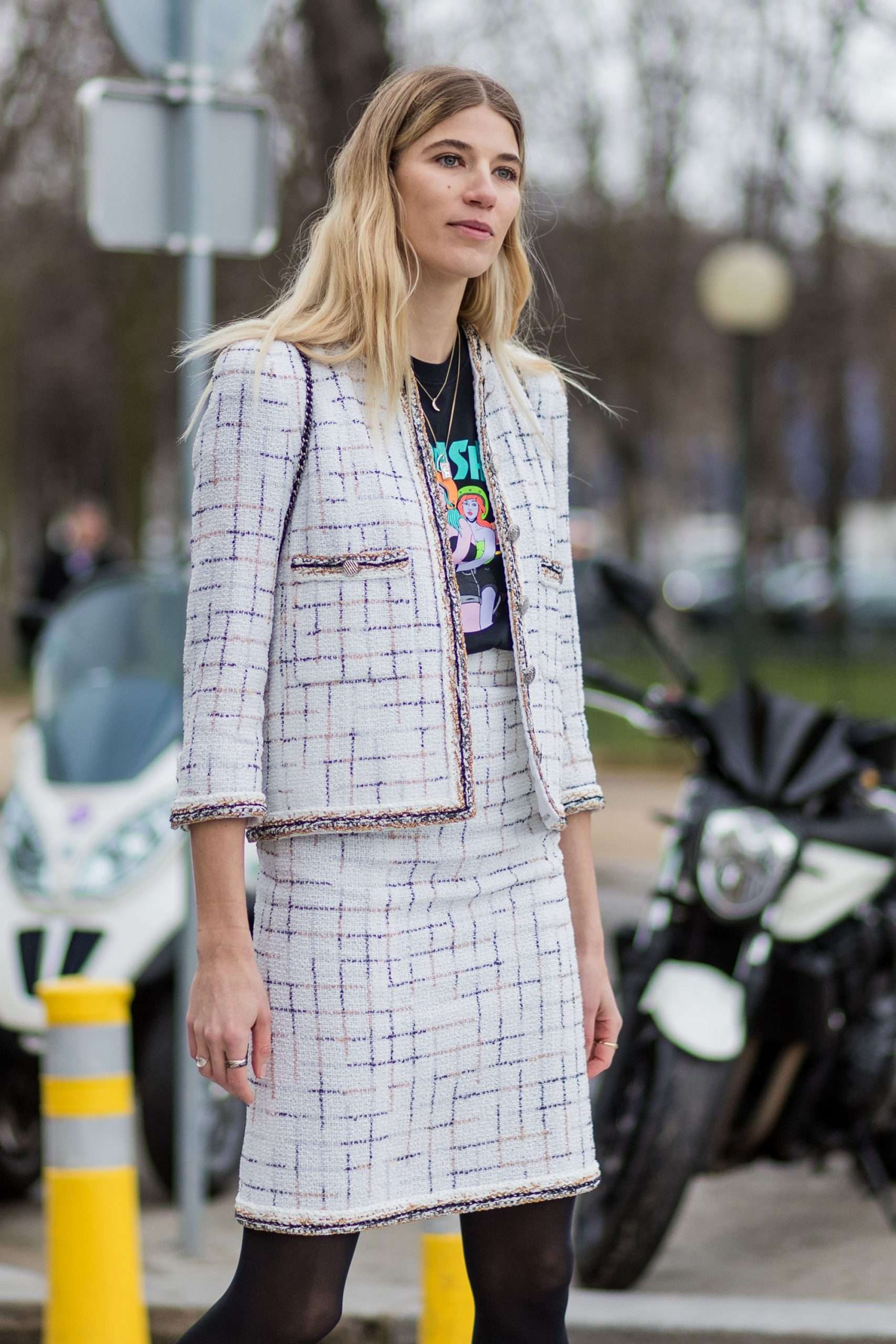 #برندشنل و کت و دامن با پارچه شنل که امضای این برند است.