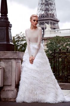 ایفل مهد دنیای مد هفته مد پاریس که استایل خیابونی شیک و گرونی هم دارد تو اینستاگرام پارناس کلی از استایل گفتم ببین لول آپ شو!