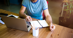 رایج‌ترین اشتباهات نویسنده‌های فارسی در محیط وب ایران