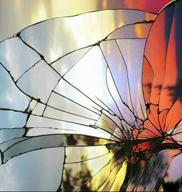 قامت شکسته شیشه