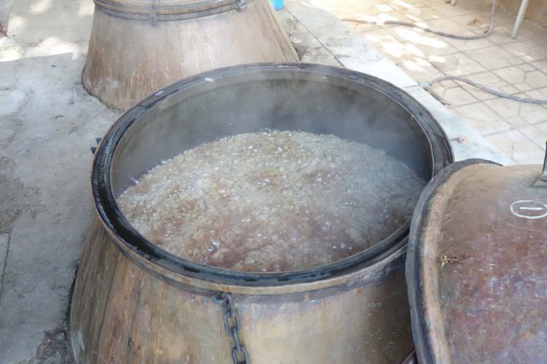 دیگ گلاب گیری کارگاه عرق گیری محصولات درکام
