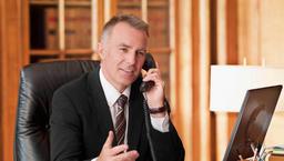 از کنار آزارگران اینترنتی به راحتی رد نشوید!