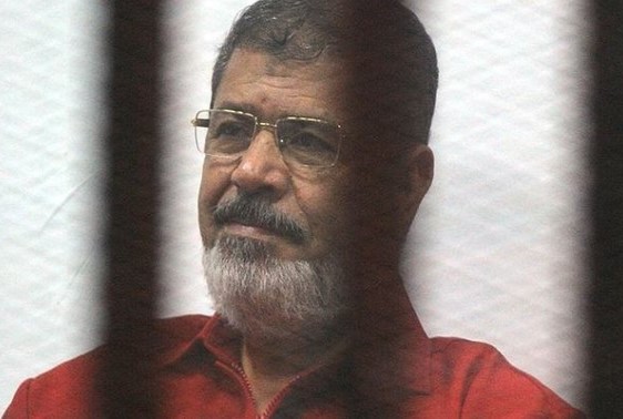 Muhammed Mursi bir duruşma sırasında hayatını kaybetti.
