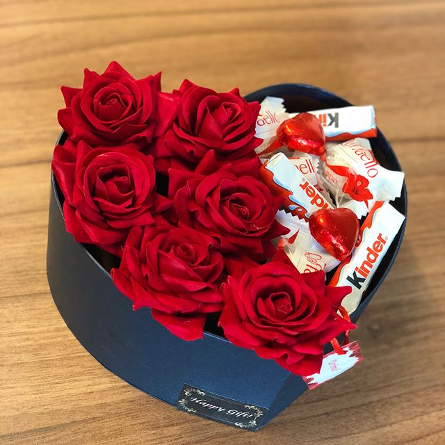 باکس گل و شکلات