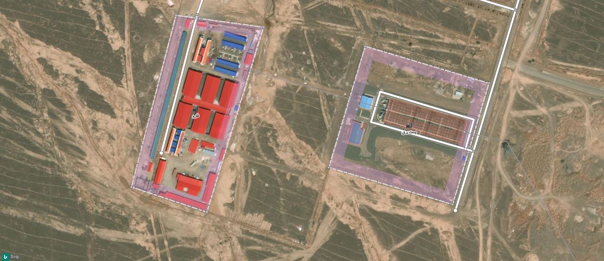 تصویر هوایی فارم (سمت چپ) و پست برق (سمت راست)