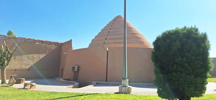 بزرگترین یخدان خشتی جهان در کرمان