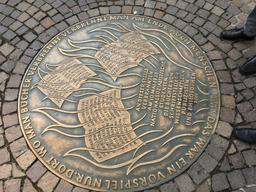 چه لذتی در کتاب‌سوزی؟!