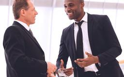 چرا احترام گذاشتن به همکاران برای شغلمان مفید است ؟