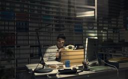 چرا تعدیل می‌کنید؟ چرا شکست می‌خورید؟ شما هیچی نمی‌فهمید، فقط من می‌فهمم