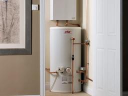 راهنمای انتخاب بین آبگرمکن مخزن‌دار و بدون مخزن