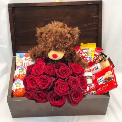 باکس گل رز قرمز و شکلات + عروسک