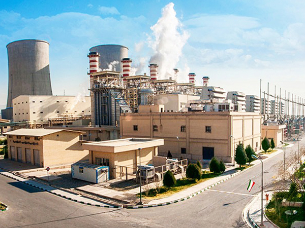 نیروگاه دماوند واقع در حوالی شهر دماوند ( شرق تهران ) با ظرفیت بیش از ۲۸۰۰ مگاوات