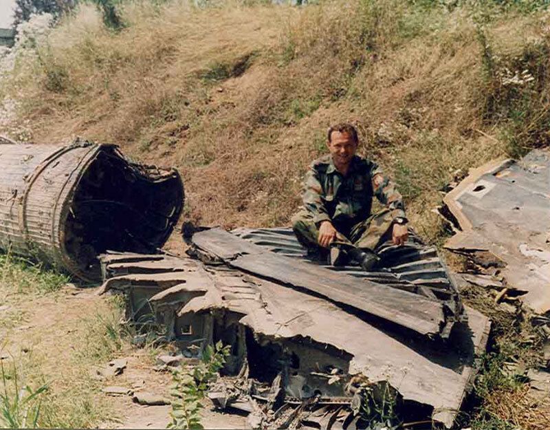 سرهنگ زولتان دانی به همراه شبحی که شکار کرده