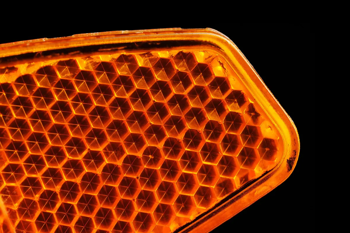 سطح شبرنگ دوچرخه زیر ذره‌بین