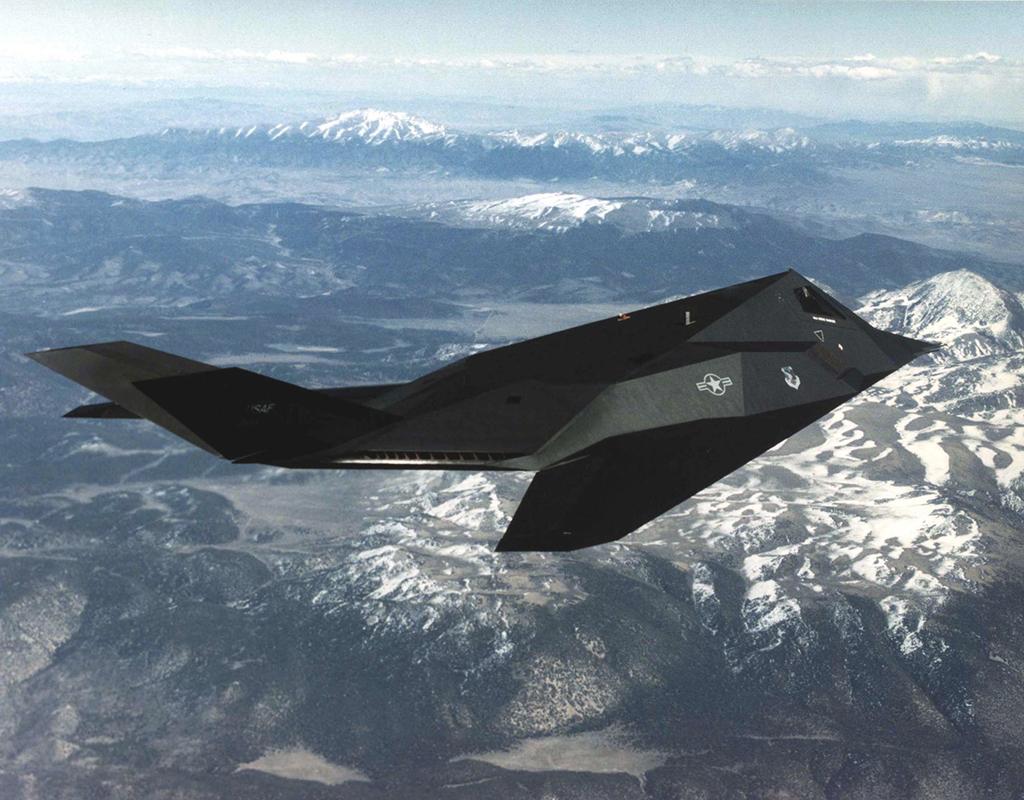 نازل‌های خروجی Lockheed F-117 Nighthawk ن.ه ایالات متحده که گاز خروجی را منبسط و پخش می‌کنند