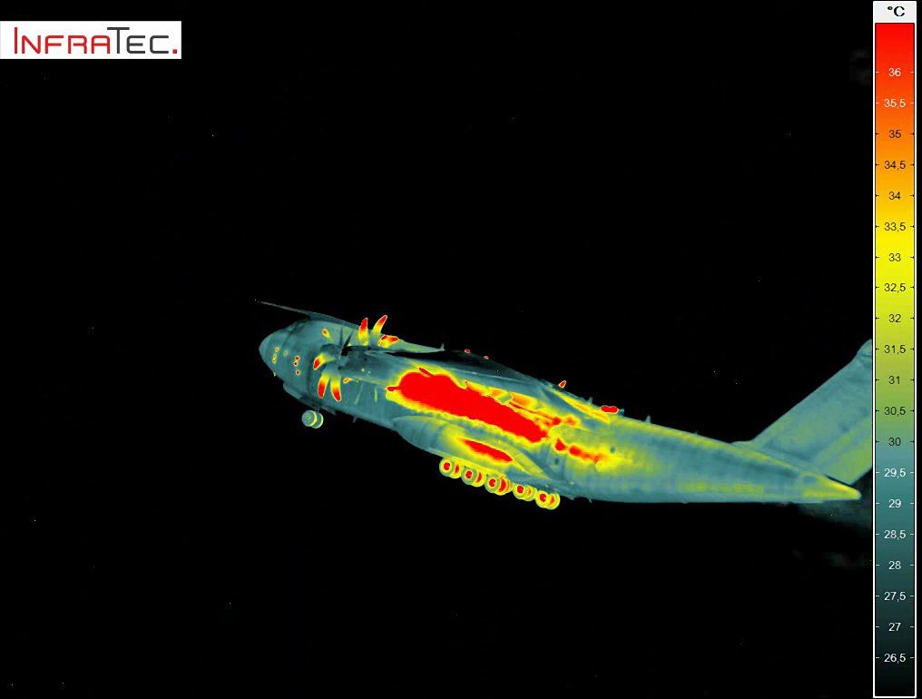 تصویر حرارتی Airbus A400M Atlas؟ (راجع به مدل هواپیما مطمئن نیستم؛ اگر اشتباه می‌کنم، لطفاً تذکر دهید!)