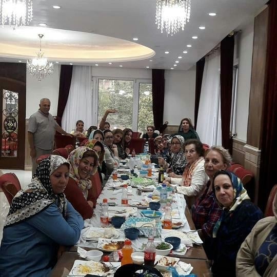 داخل رستوران ماه نشین