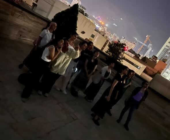 تماشای خسوف توسط جمعی از هنرآموزان باله. تهران-عکس از تینا نبوی