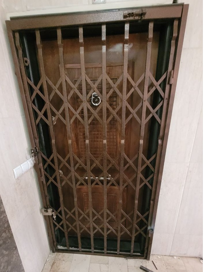 درب آکاردئونی آپارتمان