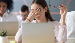 برطرف کردن خستگی چشم با ماساژ