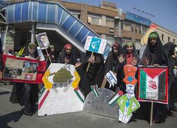 این رنگ سیاه چادرها: زنان ایرانی و چادر مشکی