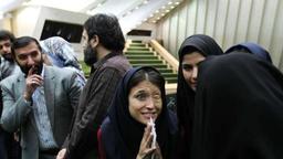 ادبیات توهین‌آمیز نماینده به زن قربانی اسیدپاشی: قِسِر در رفتی که فقط یک طرف صورتت آسیب دید