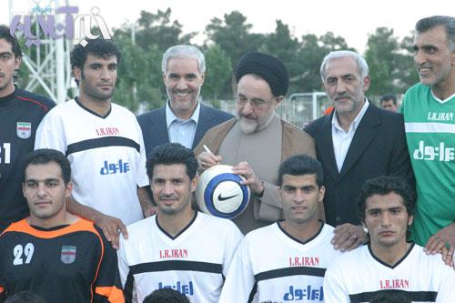سید محمد خاتمی در دیدار تیم ملی فوتبال