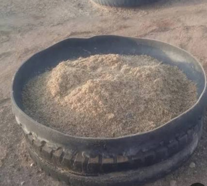 لاستیک را اینشکلی میکردیم و توش آب پر میکردیم .