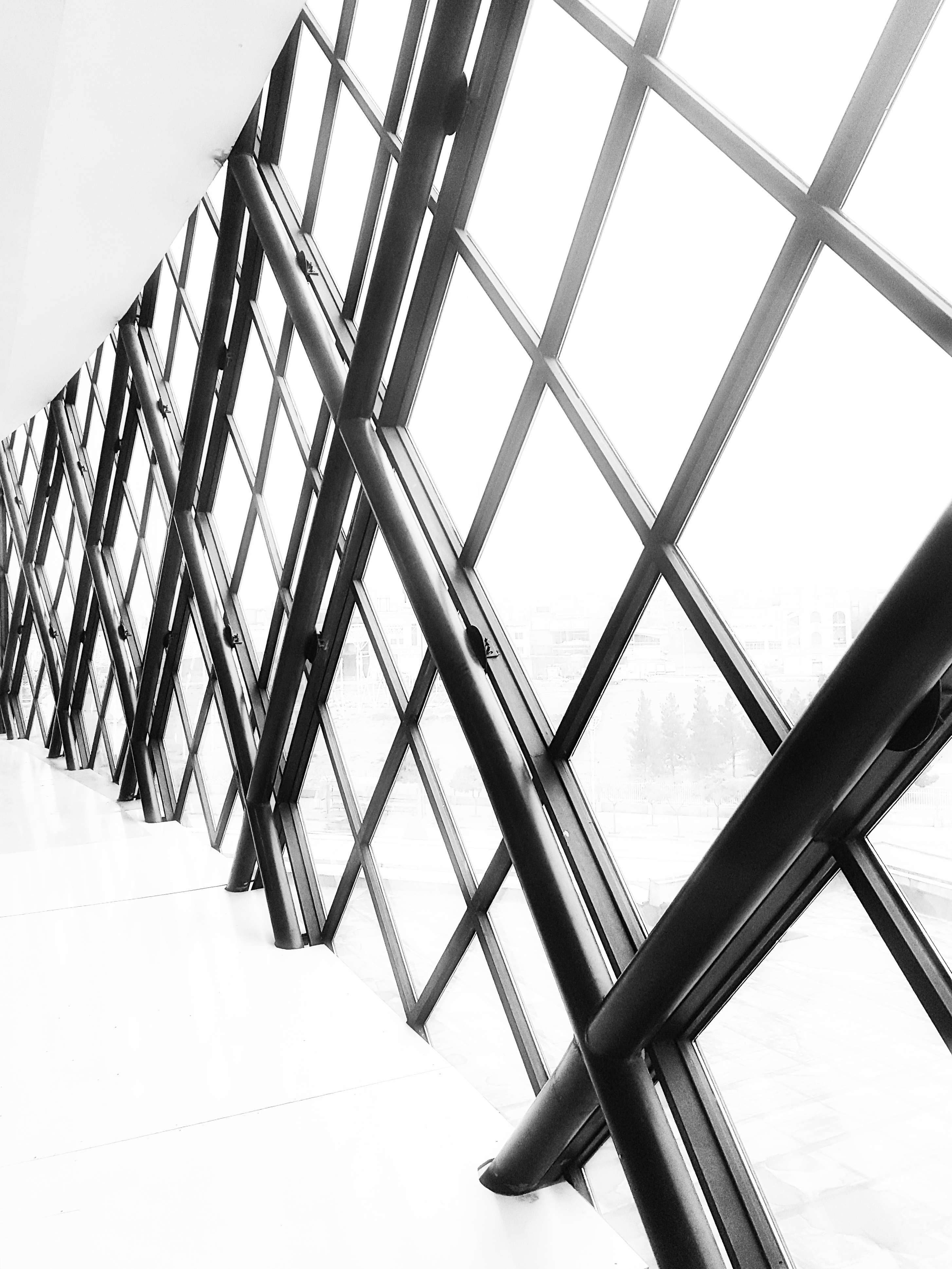 کرتین وال شیشه ای اجرا شده در دهه 80 شمسی