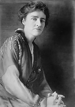 چالش کتابخوانی طاقچه: دشمن عزیز