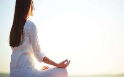 ۷ راه ساده برای آرام کردن ذهن در روزهای پراسترس