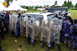 من بااعتراضات مخالفم