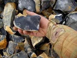 آتش روشن کردن با سنگ چخماق