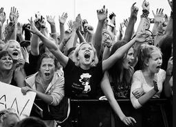 چرا سلبریتی‌ها تحسین و پرستش می‌شن؟