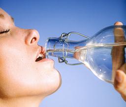 اهمیت آب برای بدن انسان