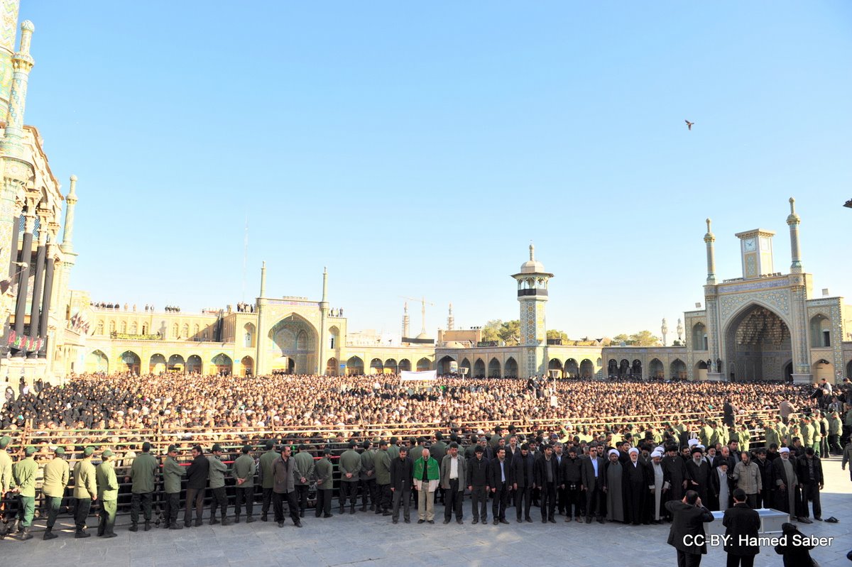 آیتالله منتظری در حالی در 29 آذر 1387 درگذشت که دیگر فعالیت سیاسی چندانی نمیکرد. به گفته برخی در تشییع جنازه او جمعیت چند صدهزار نفری شرکت کرده بودند.