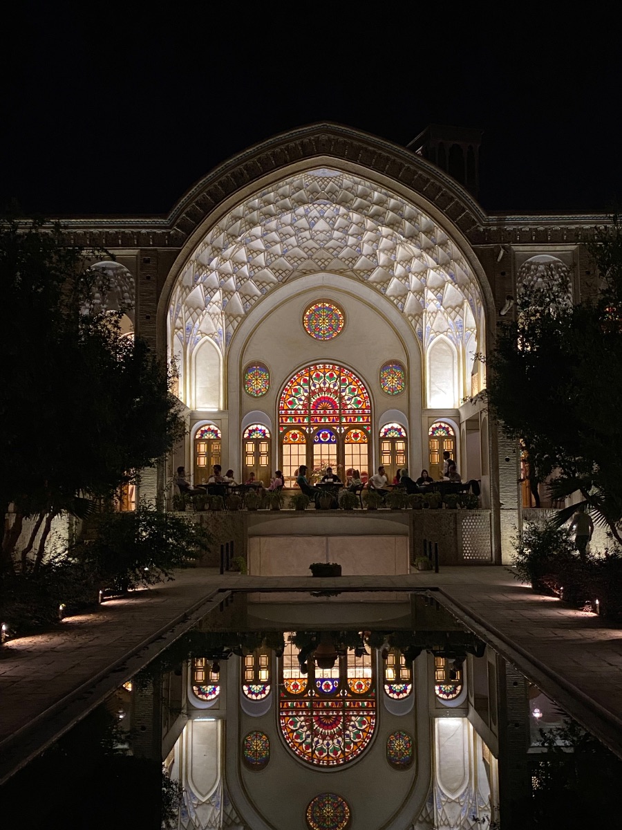 سرای عامریها و ایوانی که شام خوردیم