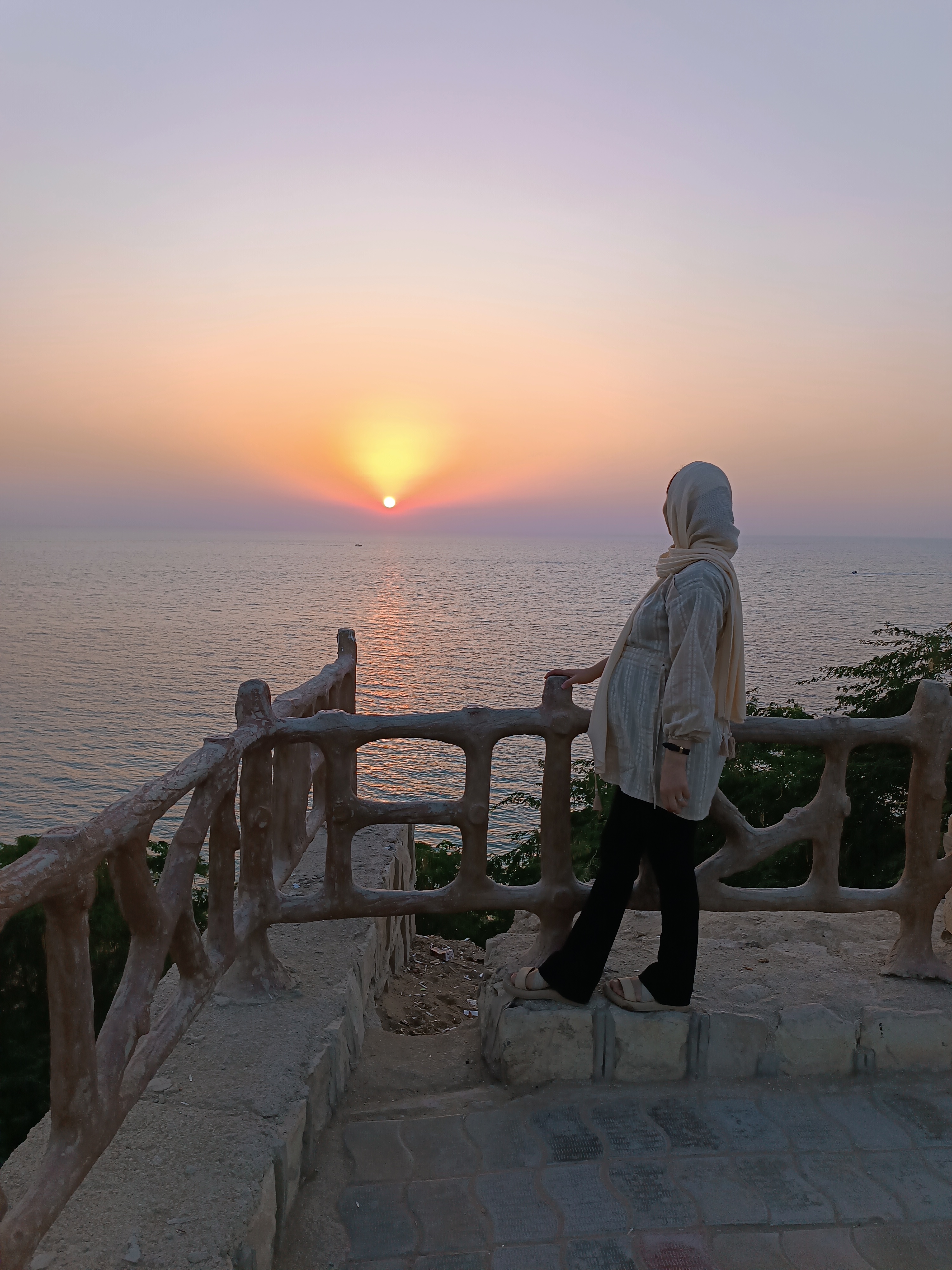 آقا آریا و مامانش کنار ساحل :) البته الان خیلی بزرگتر شده...