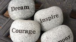 لیزر حکاکی روی سنگ چیست؟