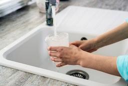 تفاوت آب معدنی بطری با آب تصفیه شده چیست؟