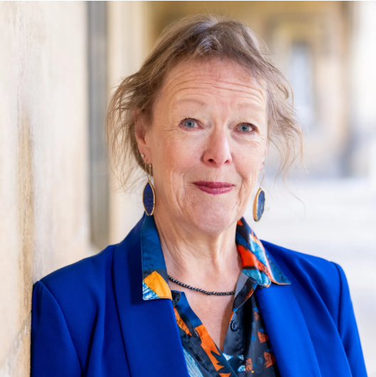 خانم دکتر هلن واتسون