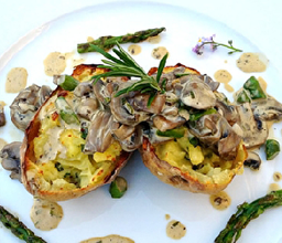 طرز تهیه سیب زمینی تنوری با سس قارچ